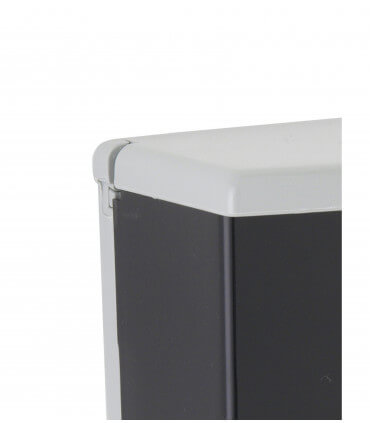 Distributeur de savon liquide avec couvercle à battement